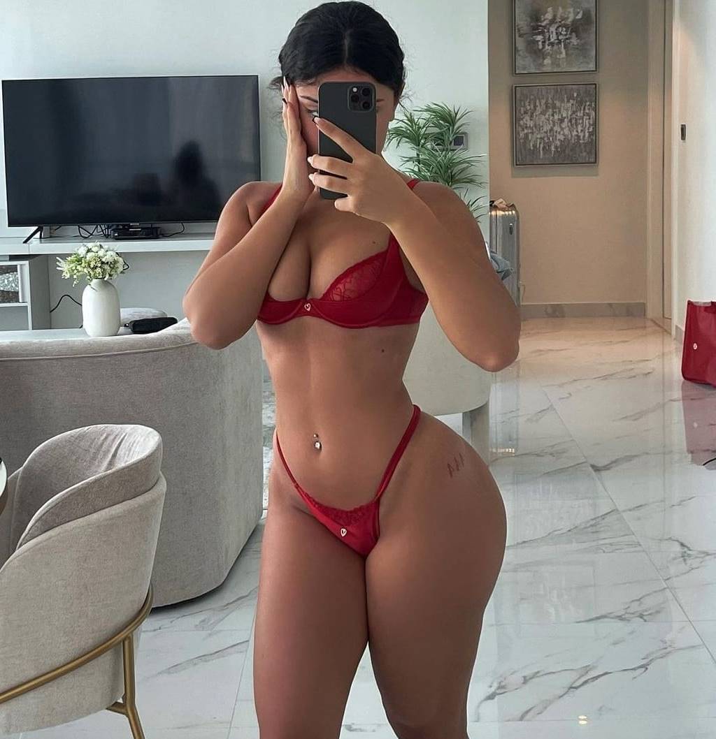 Beylikdüzü Escort Bayan Cerenle Tatmin Edecek Anlar